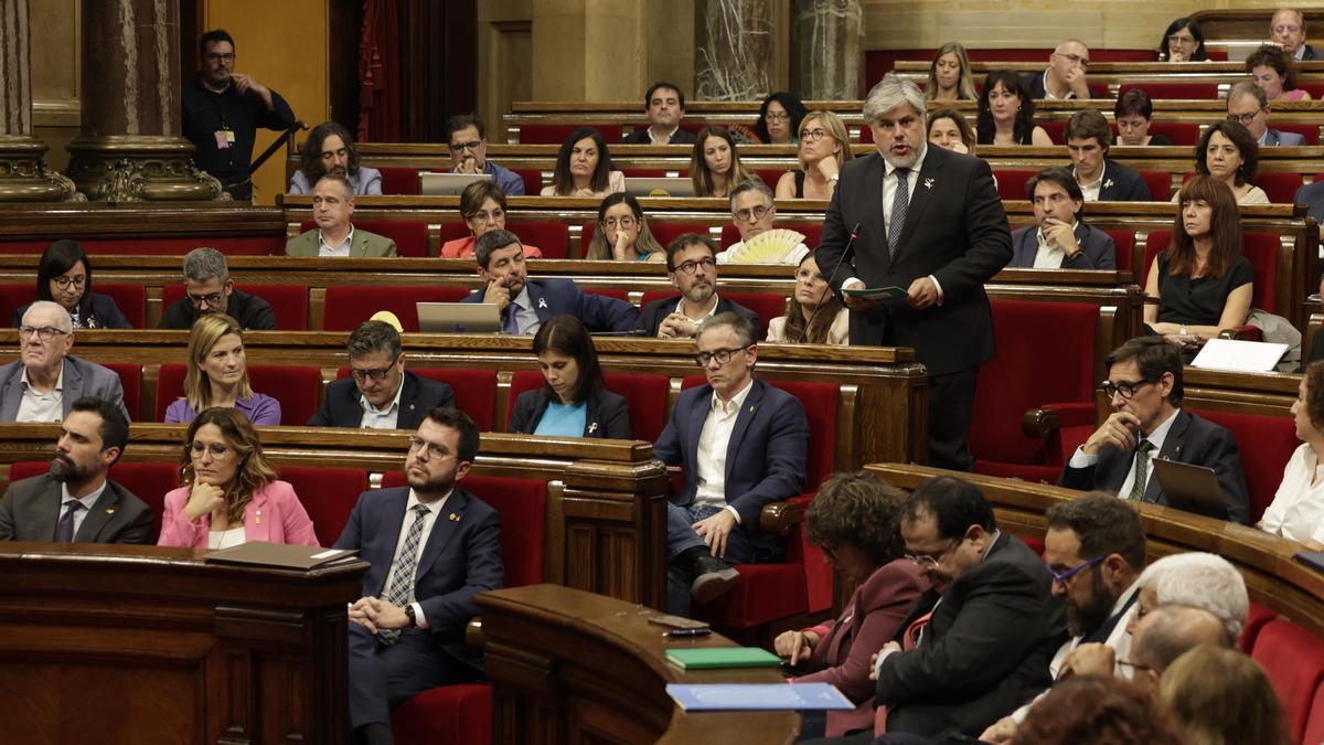 Albert Batet, durante una intervención en el pleno del Parlament este miércoles.