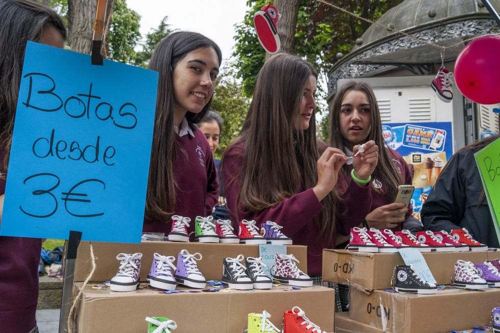 Mercadillo de escolares en el Paseo de Los Álamos de Oviedo