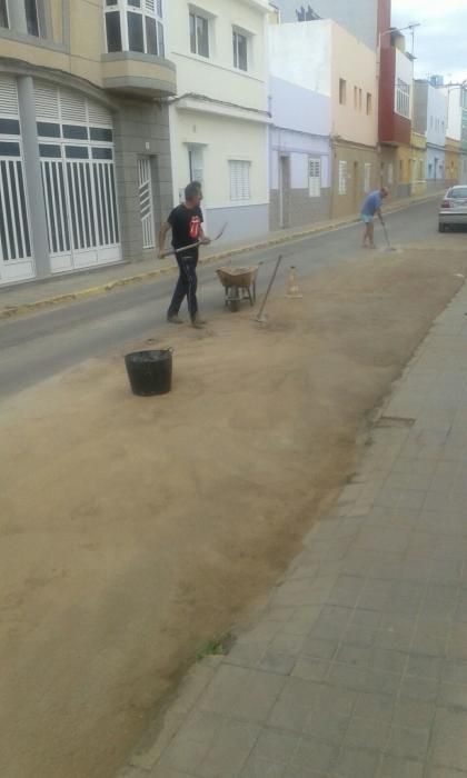 Limpieza en las calles de Melenara