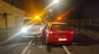El camión de baldeo de Cangas, fuera de servicio tras un accidente