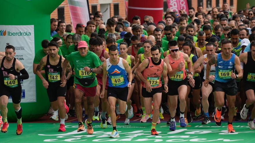 La salida de la carrera en la Ciudad Deportiva. |  | JOSÉ LUIS FERNÁNDEZ