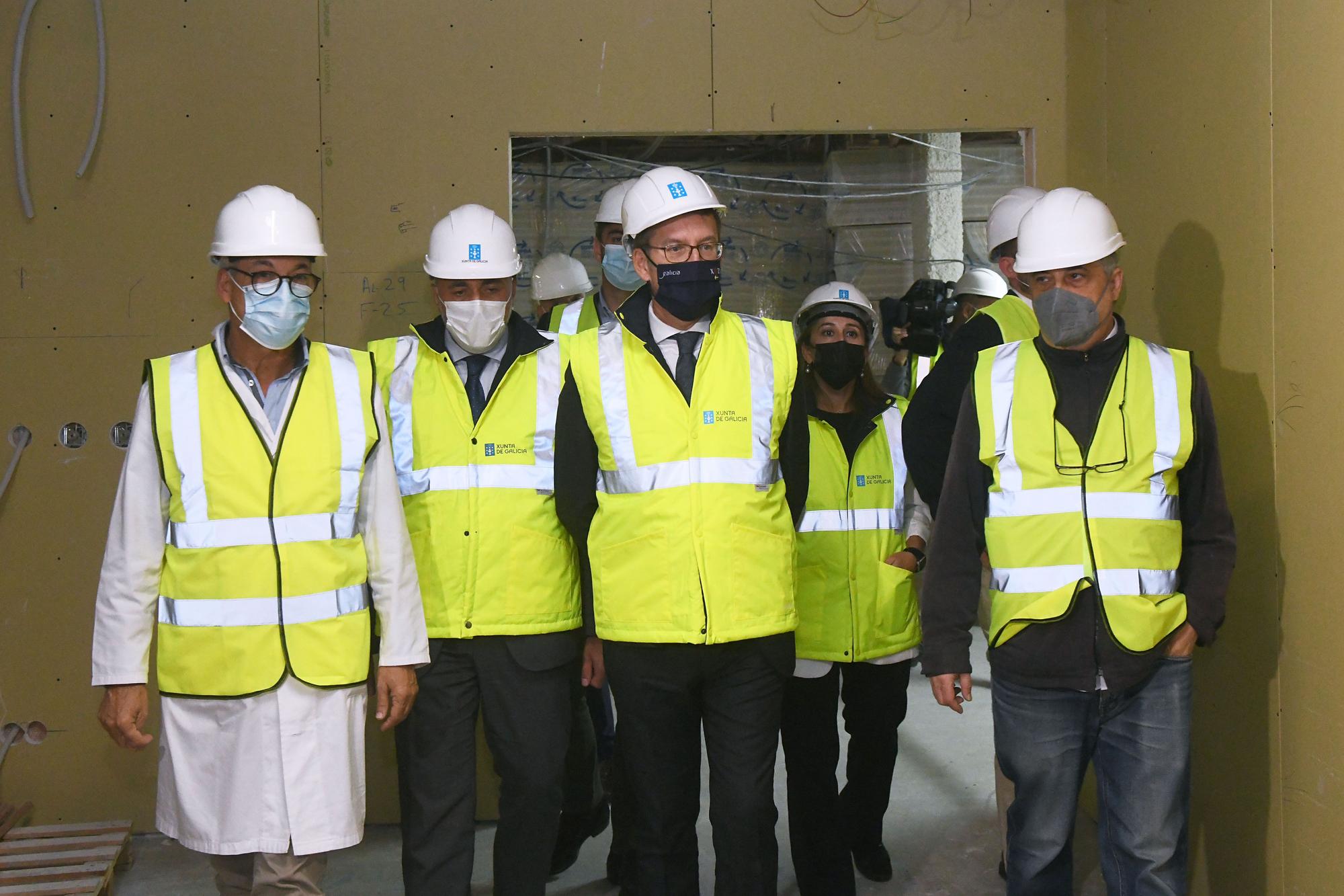 Feijóo y García Comesaña visitan las obras en el Hospital de A Coruña