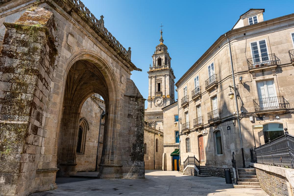 La muralla romana de Lugo rodea todo el casco antiguo