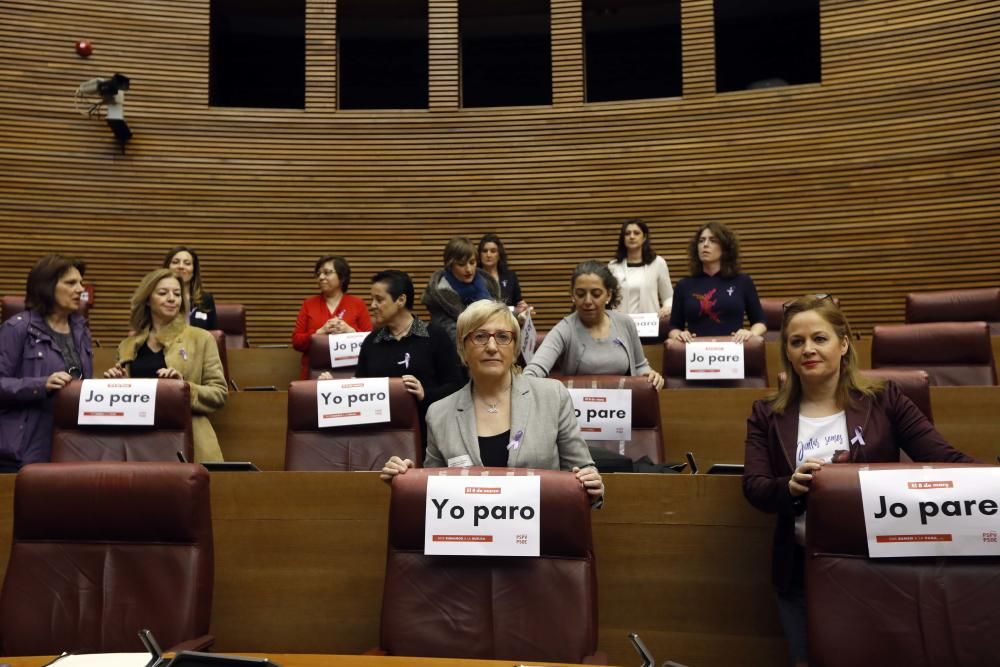 Escaños vacíos en Las Corts por el Día de la Mujer