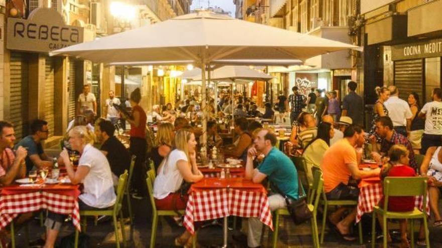 Pavón no quiere en Alicante más pubs y discotecas en el Casco Antiguo ni en la zona de Castaños