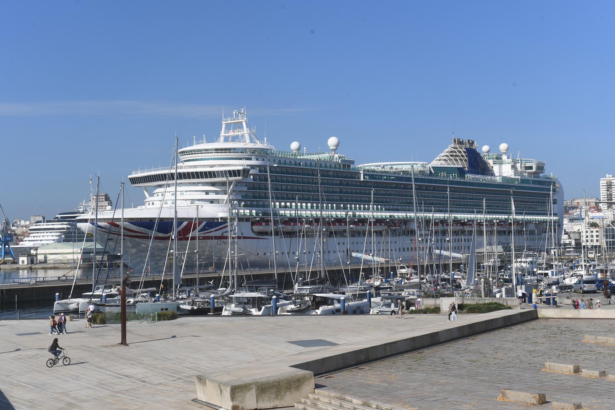 Doble escala de cruceros en A Coruña