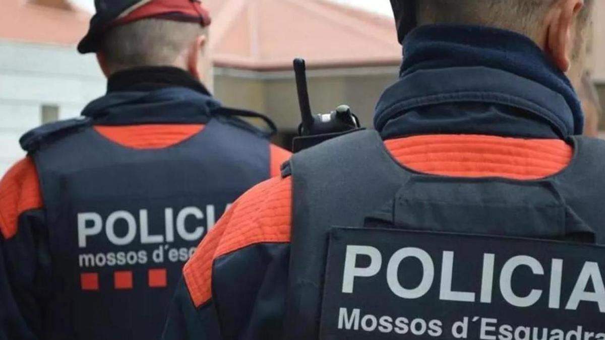 Dos agentes de los Mossos d'Esquadra