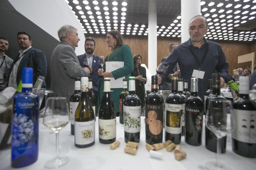 La DOP Vinos Alicante entrega al Museo del Prado el Premio Fondillón