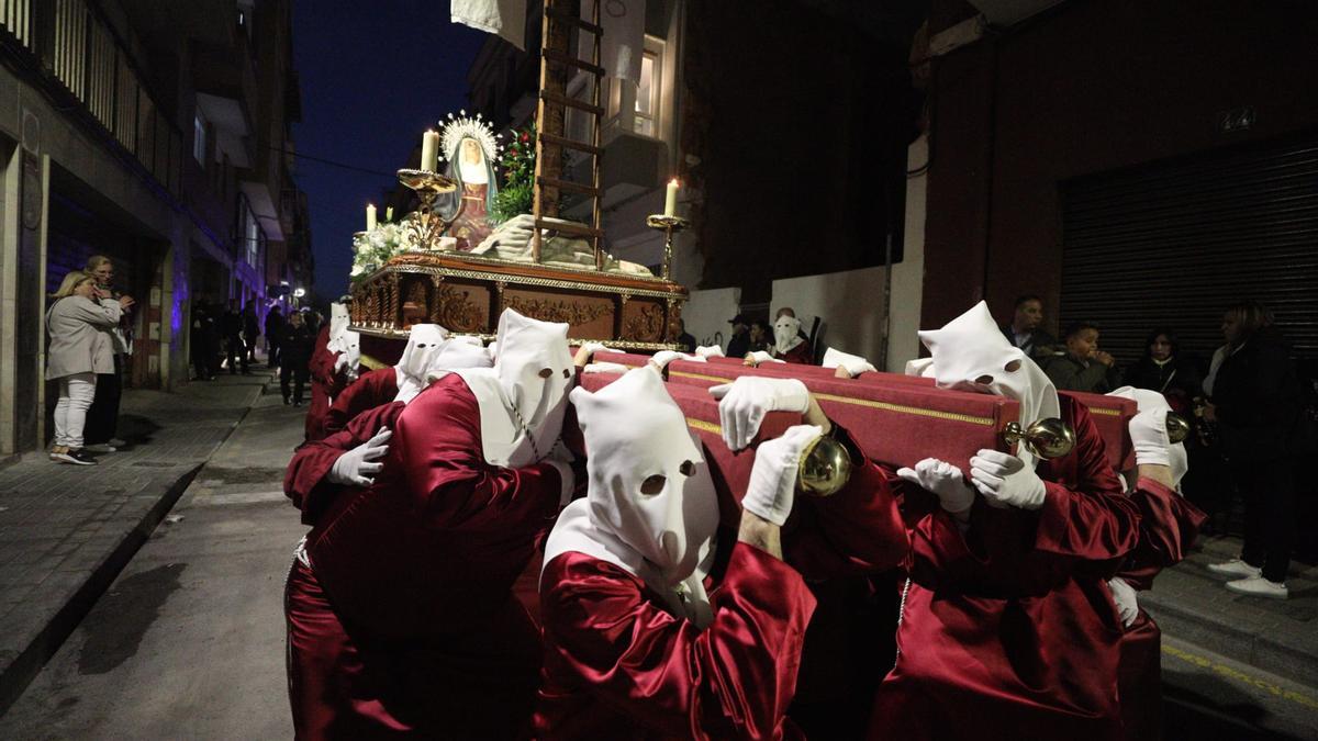 Pasión en el Viernes Santo de Alicante en la procesión del Santo Entierro