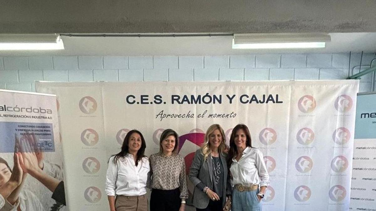 Rosa Mata, Ana María García, Lourdes Morales y Elena Moreno.