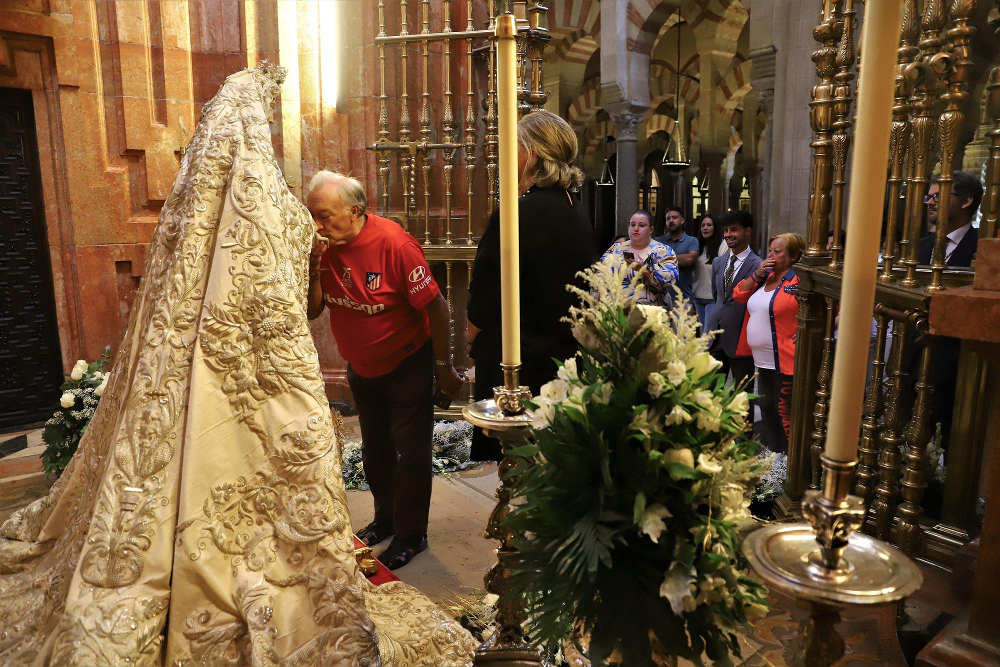 Besamanos de la Virgen de LaPaz en la Mezquita-Catedral