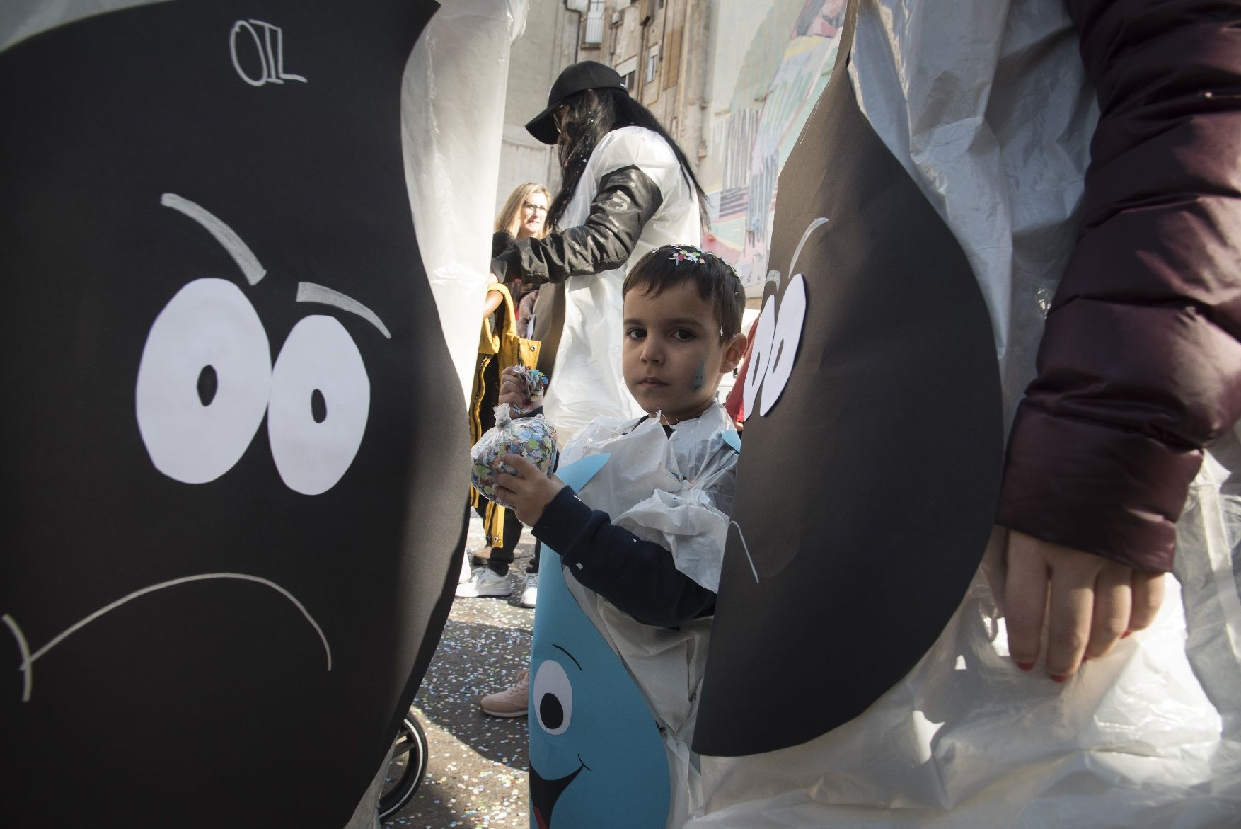 El Carnaval de Manresa recupera la seva màxima esplendor amb una marea d’infants