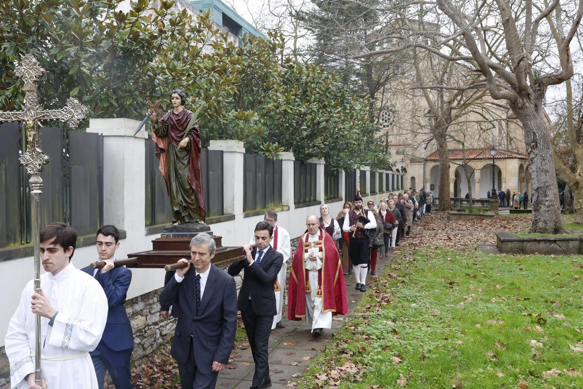 EN IMÁGENES: Somió celebra a su patrón San Julián con la tradicional procesión y comida popular: "Hace unión entre los vecinos"