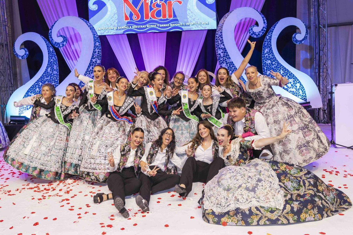 Festeros de El Altet muestran su alegría al finalizar la gala