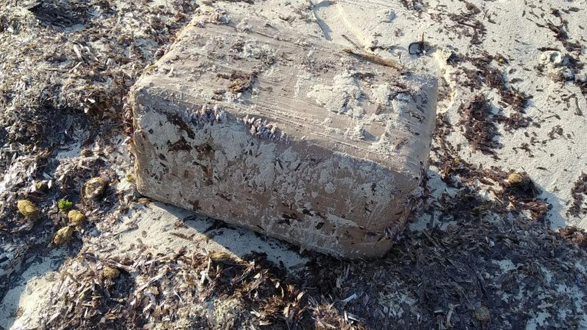 El fardo hallado en la costa de es Ca Marí de Formentera.