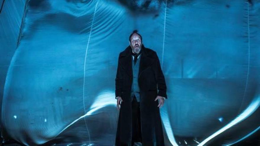 El actor Josep Maria Pou, en la representación de la obra Moby Dick, que se verá el 17 de noviembre.