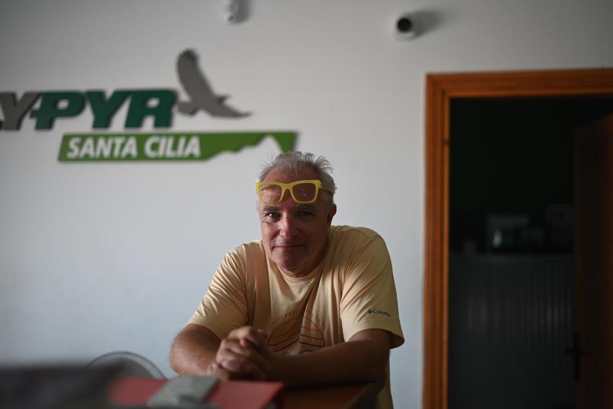 Luis, gerente del aeródromo de Santa Cilia, este jueves en las oficinas de la infraestructura.