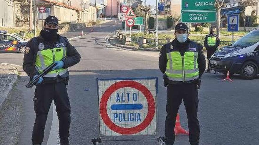 Un control policial, esta semana en Ourense. // Iñaki Osorio