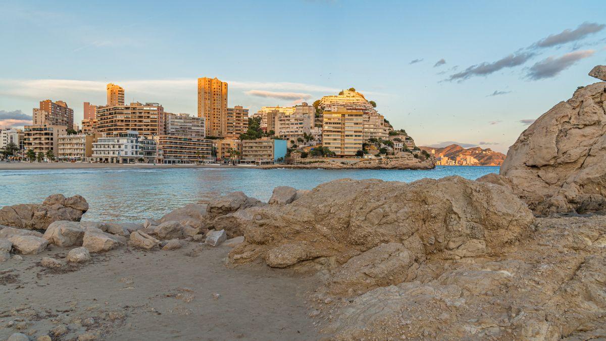 Las vistas al atardecer desde la Cala de Finestrat