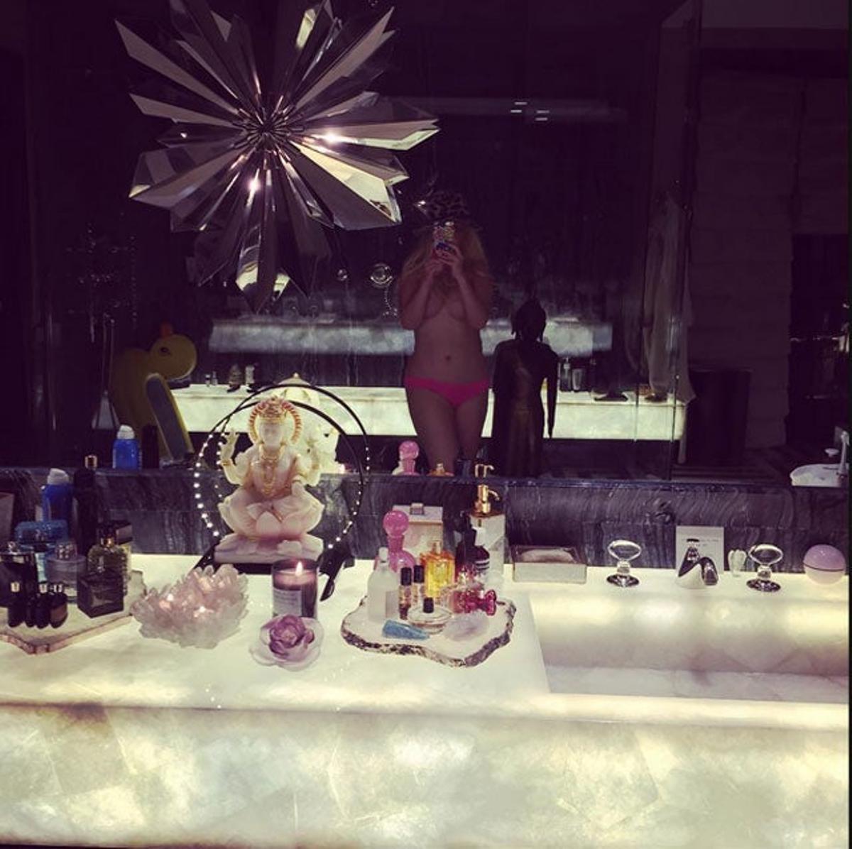 Christina Aguilera comparte un selfie de lo más sexy