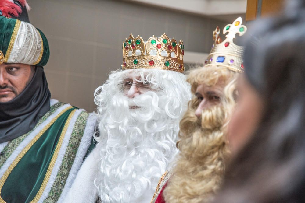 Visita de los Reyes Magos al Hospital Vega Baja