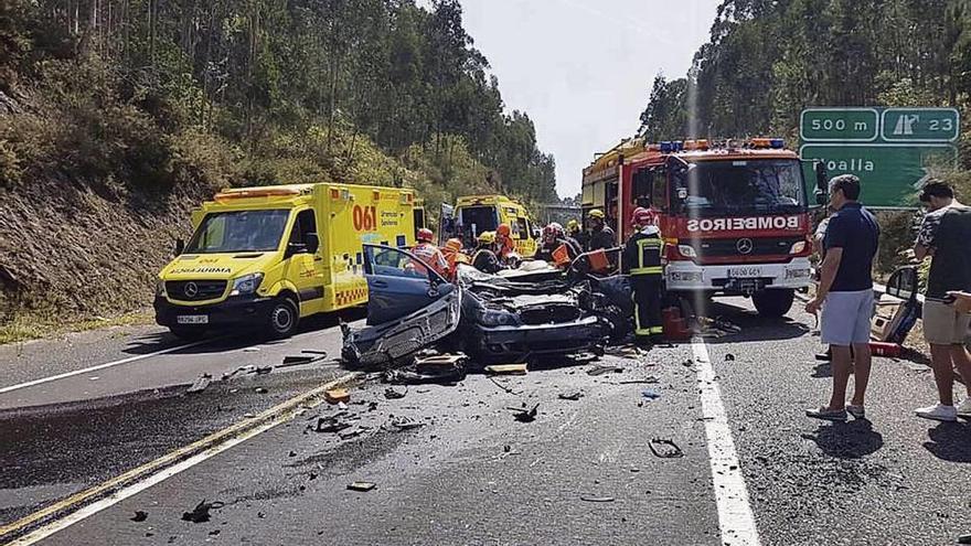 Tres personas evacuadas tras un aparatoso accidente en la vía que une Sanxenxo y O Grove