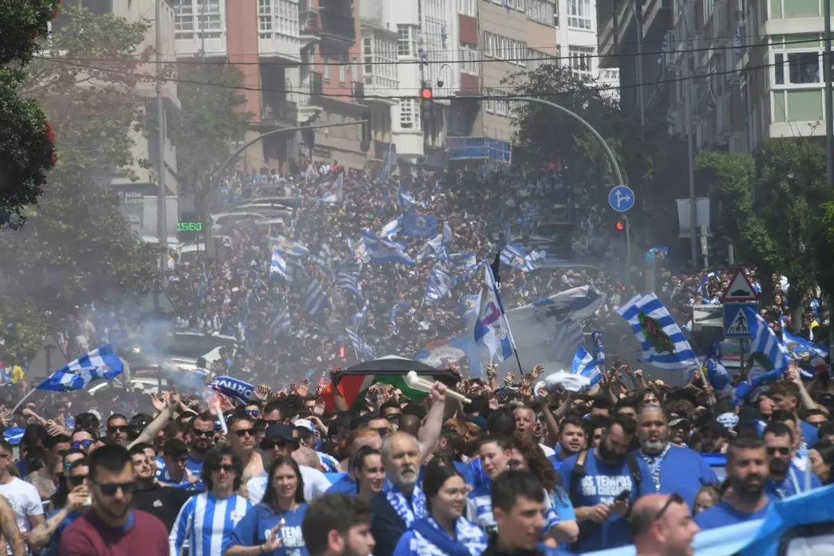 Imagen de la marcha deportivista hacia Riazor en 2024, antes del Barça B