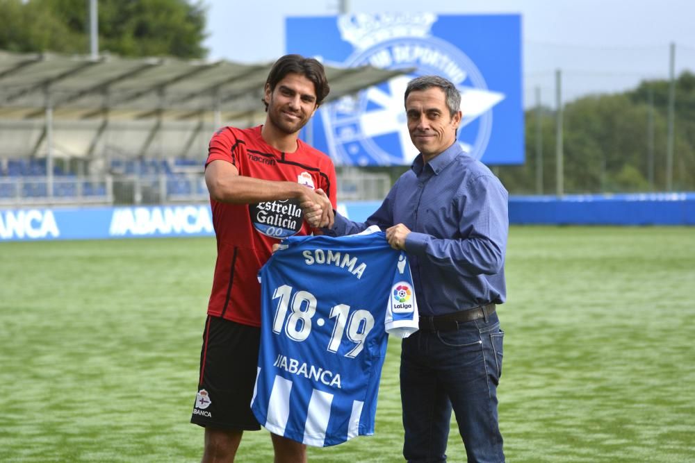 "Me voy a hacer un hueco en el Dépor, no quiero estar de pasada", ha dicho el jugador italiano durante su presentación.