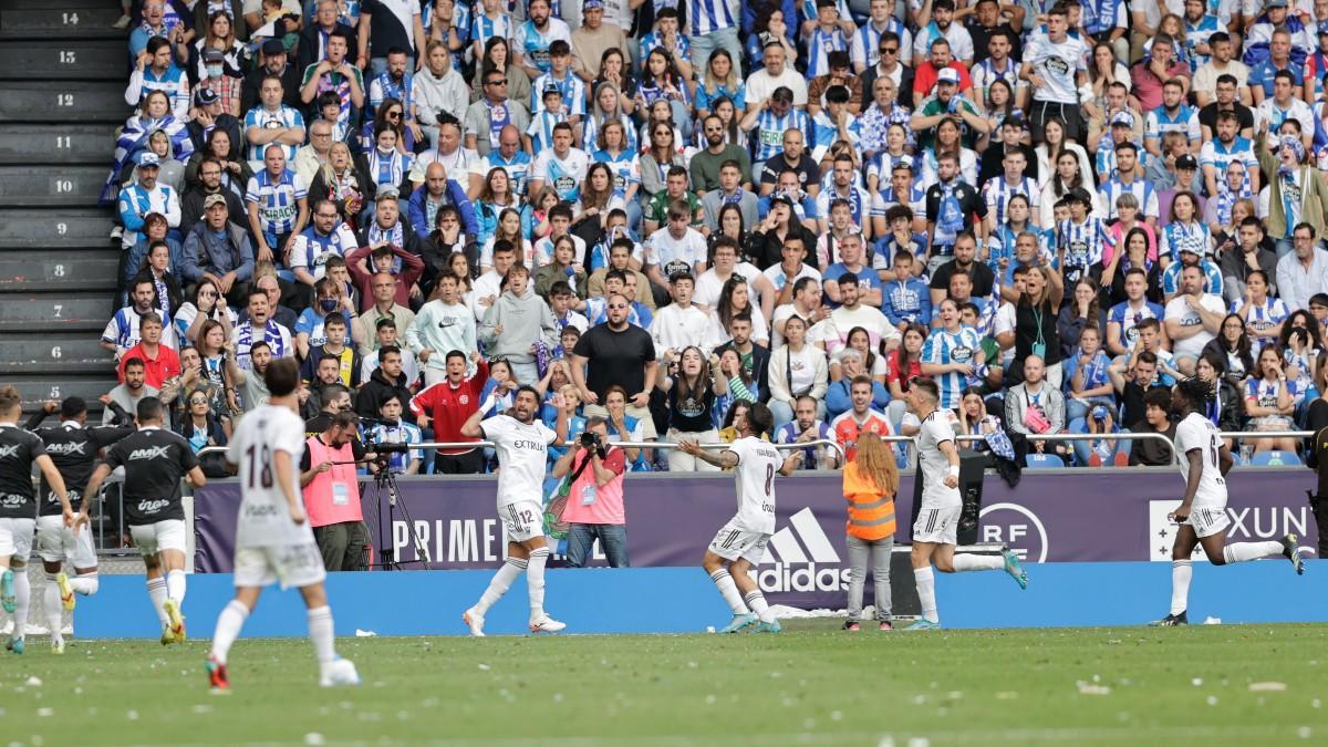 La afición celebrando el tanto del Albacete