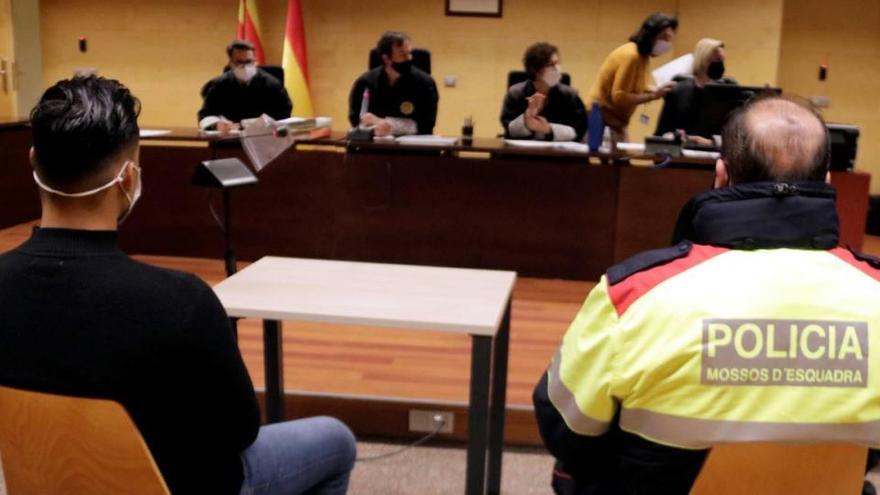 El violador reincident, Edwin Enrique Granda, durant el judici a l'Audiència de Girona