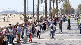 La Plataforma Valencia con Palestina hace una cadena humana para "parar" la guerra en Gaza