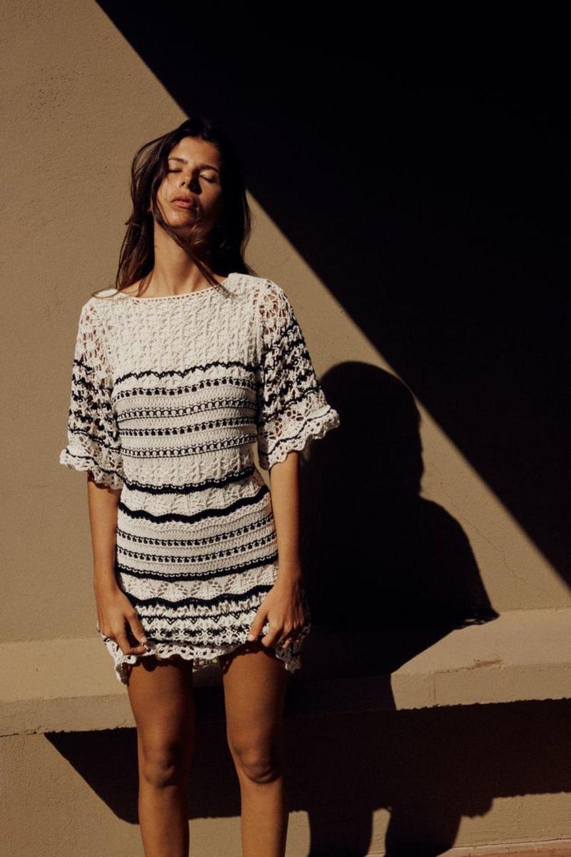 Vestido de crochet, de Zara