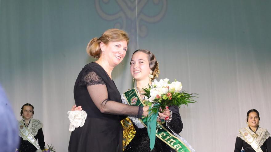 Galania a la reina infantil de las fiestas de la Magdalena