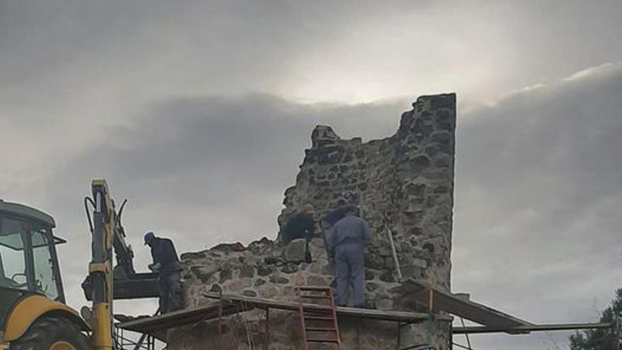 Viver retoma los trabajos para restaurar la torre.