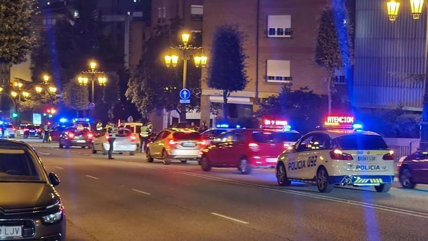 Arrestado tras lesionar a dos policías locales que hacían un control en Oviedo: "Teníais que estar deteniendo a los extranjeros, no a los españoles"