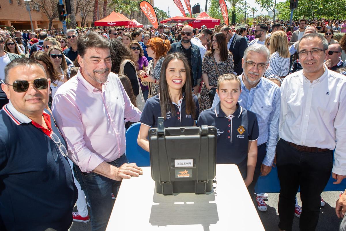 Primera mascletà de las nueva Bellea del Foc y sus damas Primera mascletà de las nueva Bellea del Foc y sus damas