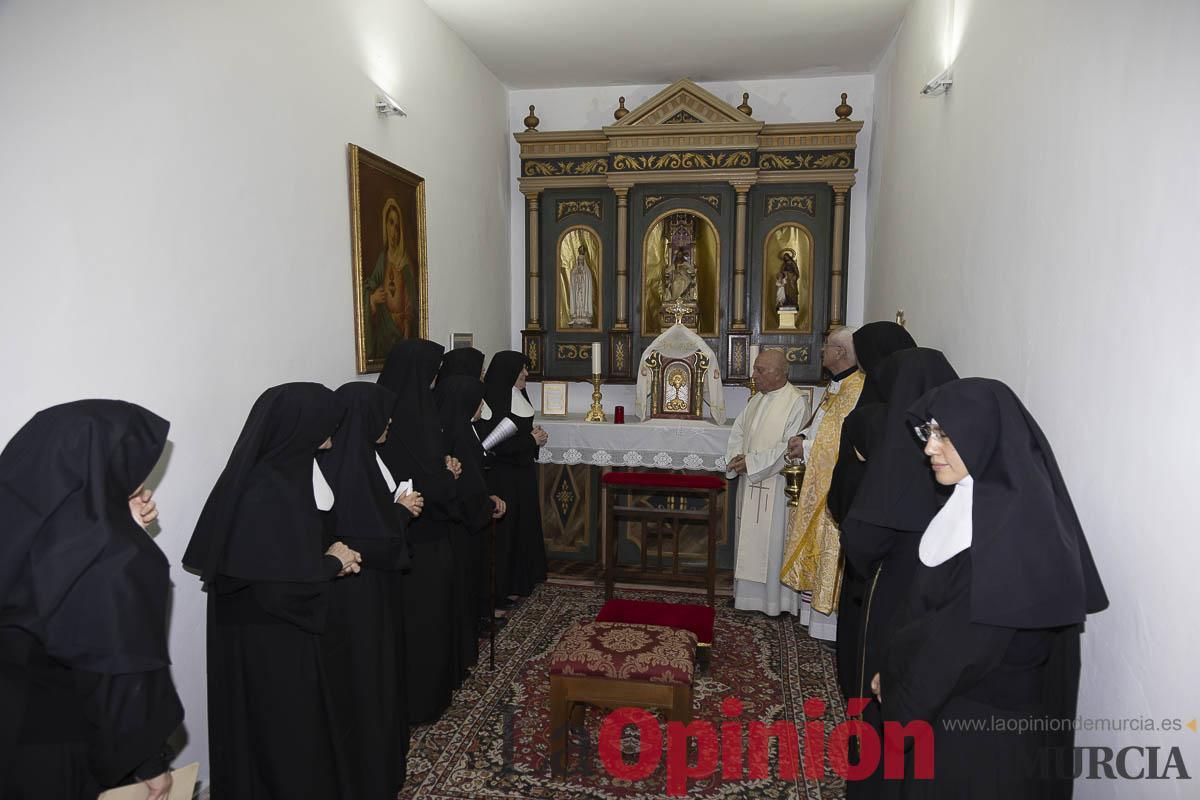 Así ha sido el traslado del cuatro y la reliquia de Santa Teresa de Jornet desde el Asilo hasta la Parroquia de la Concepción en Caravaca
