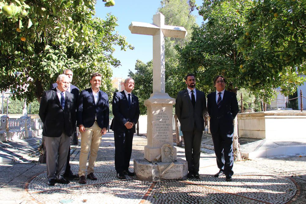 Inauguración de una obra escultórica de Juan Vega dedicada a Torrijos en el Cementerio de San Miguel