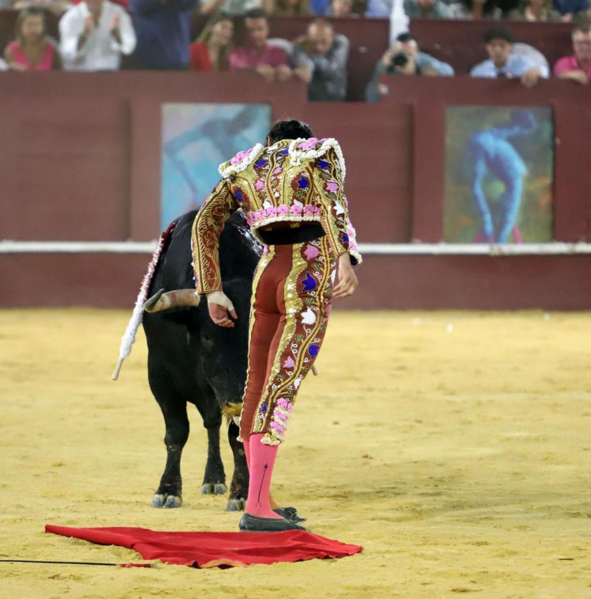 Roca Rey revienta la Feria Taurina y sale a hombros con tres orejas en la Picassiana