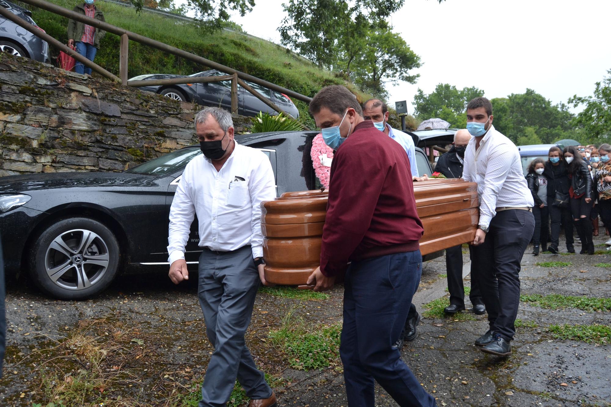 Consternación en el funeral, en Illano por el Alcalde, Wenceslao González, fallecido a los 53 años