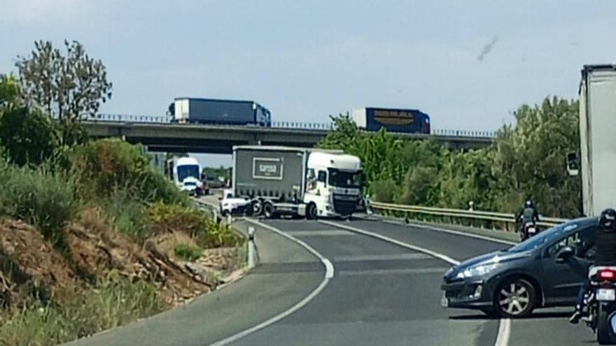 Um morto em um acidente entre um carro e um caminhão em Alcalà de Xivert