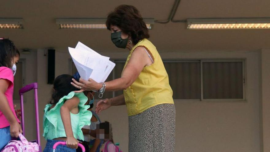 Los profesores andaluces verán subir sus nóminas. | E.P.