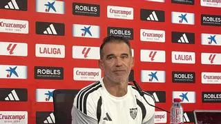 El halago de Luis García Plaza al Deportivo de Antonio Hidalgo: "Tiene muy bien trabajado al equipo y corrige mucho según va el partido"