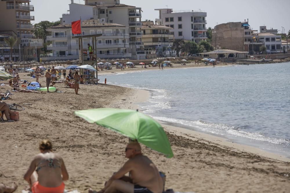 Cierran las playas de Can Pere Antoni, Ciutat Jardí y el Molinar por un vertido