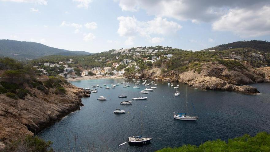 Sant Josep paraliza una obra en Cala Vedella