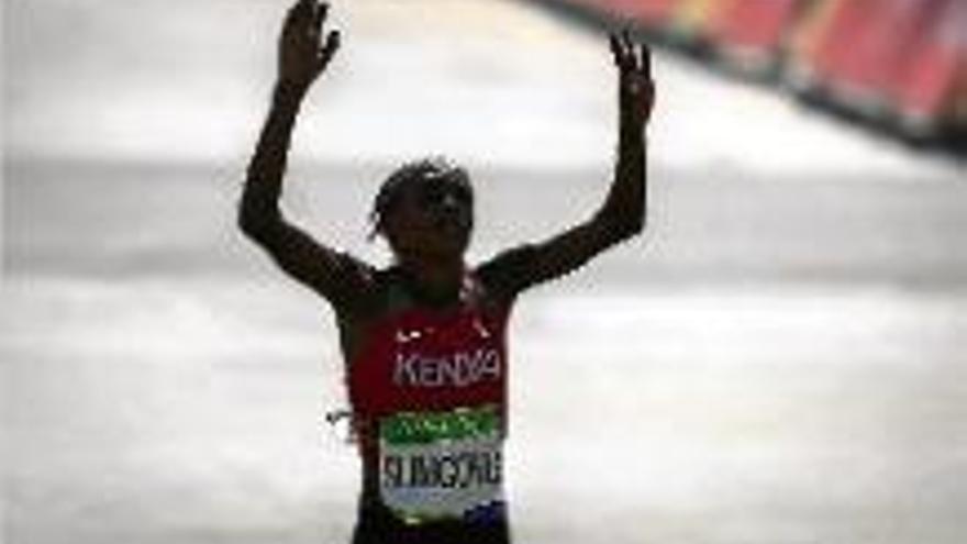 Sumsong guanya la Marató femenina