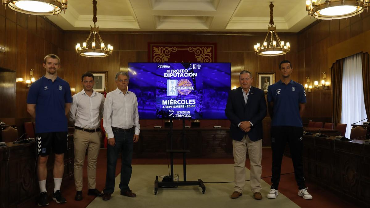 Javier Faúndez, con responsables del CB Zamora
