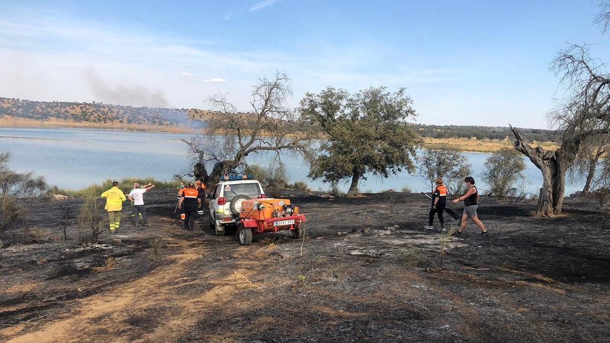 Extinguido un incendio en el entorno del pantano de La Colada
