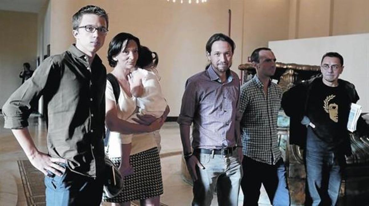D’esquerra a dreta, els dirigents de Podem, Íñigo Errejón, Carolina Bescansa, Pablo Iglesias, Luis Alegre i Juan Carlos Monedero, divendres a Madrid. D’esquerra a dreta, els dirigents de Podem, Íñigo Errejón, Carolina Bescansa, Pablo Iglesias, Luis Alegre i Juan Carlos Monedero, divendres a Madrid.