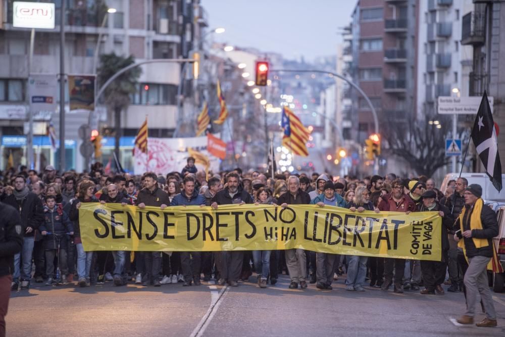 Milers de persones es manifesten a Manresa per la